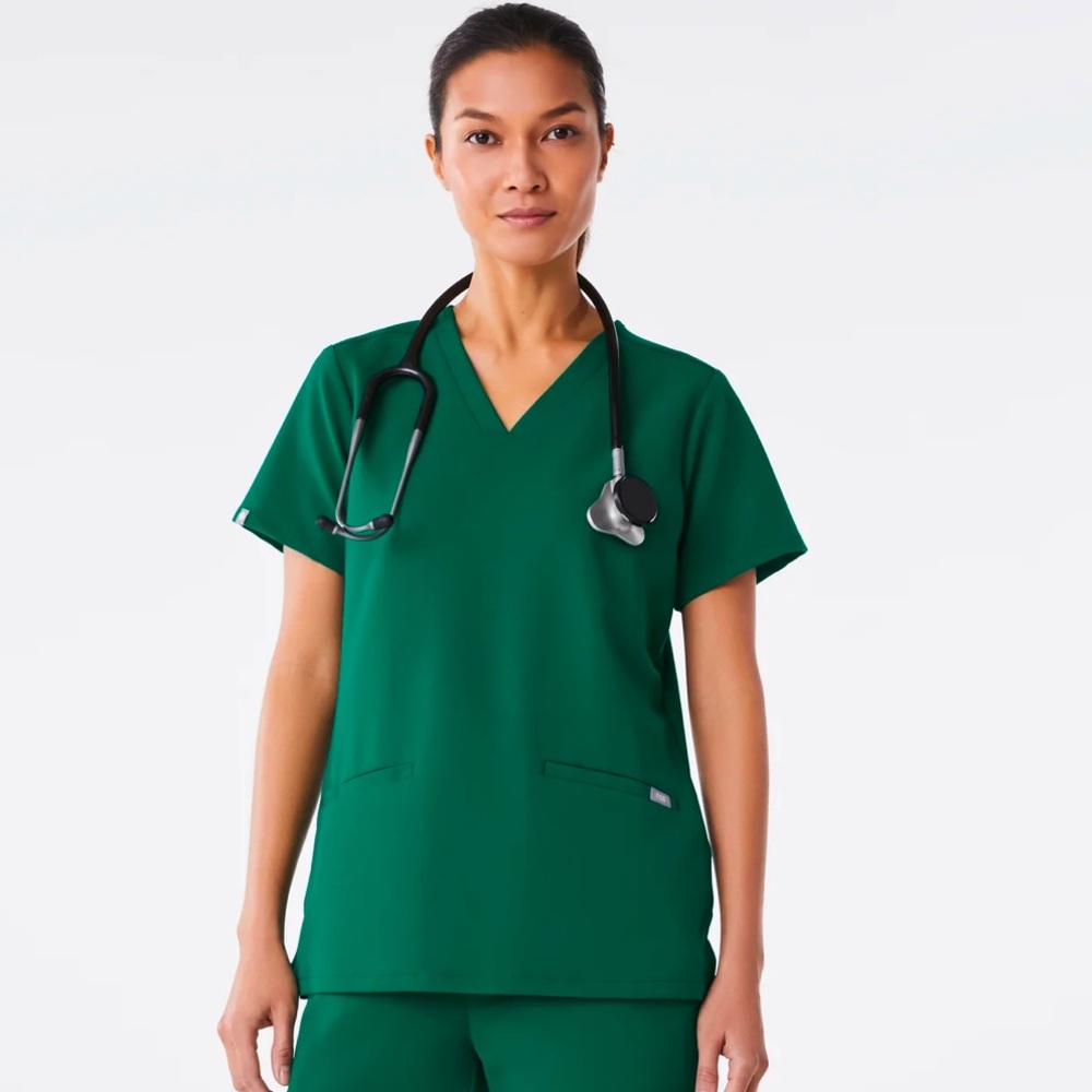 Figs Casma Three-Pocket Scrub Top in hunter green